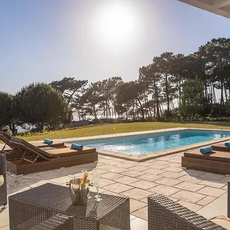 Villa Sleeps 8 Wifi Nadadouro