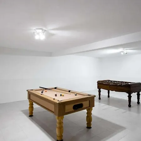 Sleeps 8 Wifi Villa Nadadouro