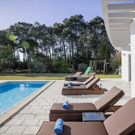 Villa Sleeps 8 Wifi