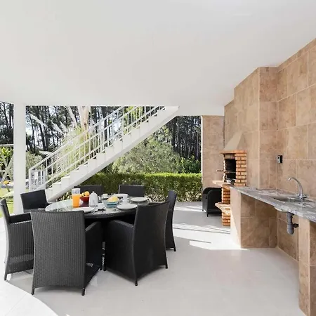 Sleeps 8 Wifi Nadadouro