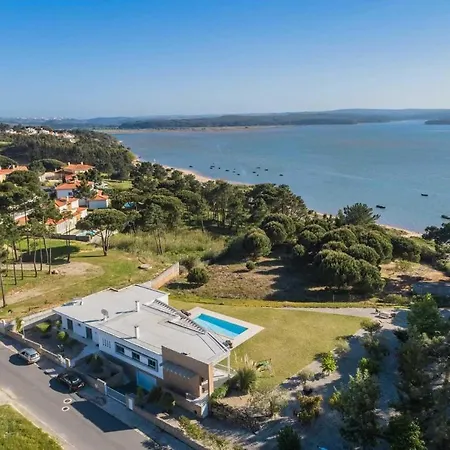 Sleeps 8 Wifi Nadadouro
