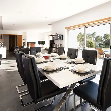 Sleeps 8 Wifi Villa Nadadouro