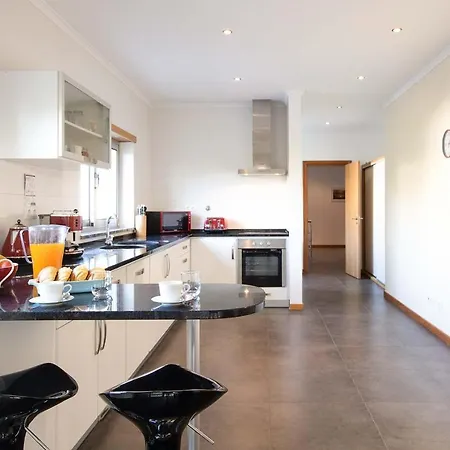 Sleeps 8 Wifi Villa Nadadouro