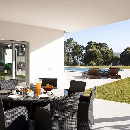 Sleeps 8 Wifi Villa *